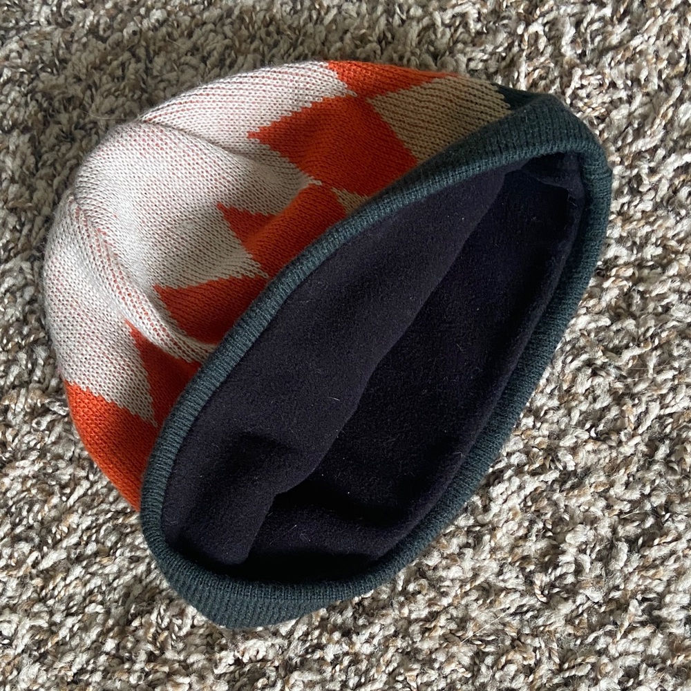 ❄️ Stylish Orange and Cream Argyle Knit Beanie - Picture 2 of 2